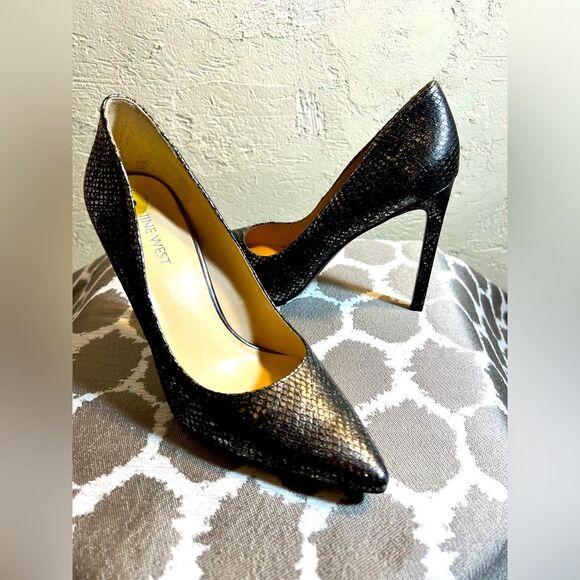 Women’s heels by Nine West, metallic skin, 8M,     Beautiful in great condition - Picture 1 of 13